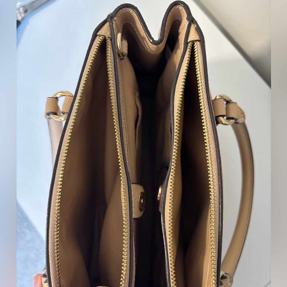 Coach Surrey Carryall satchel handbag in a light beige or nude tone - Picture 7 of 13